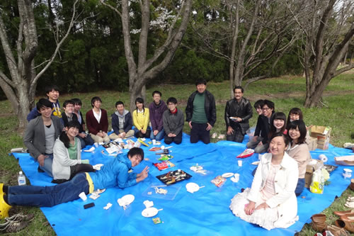 2014.04.02 学構内で毎年恒例のお花見をしました。